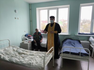 Духовенство Валуйского благочиния посетило Валуйскую ЦРБ