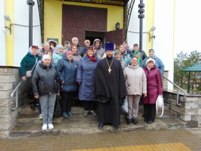 В рамках губернаторского проекта «К соседям в гости» группа экскурсантов из Красненского муниципального округа посетила Покровский собор города Бирюч