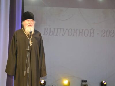 Благочинный Алексеевского округа посетил торжественное мероприятие посвященное чествованию выпускников школ Алексеевского округа