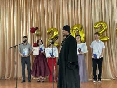 Настоятель храма Димитрия Солунского села Казацкое принял участие в выпускном вечере учащихся МБОУ «Казацской СОШ»