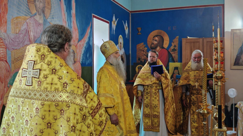Епископ Валуйский и Алексеевский Савва совершил Божественную Литургию в храме Благовещения Пресвятой Богородицы села Советское