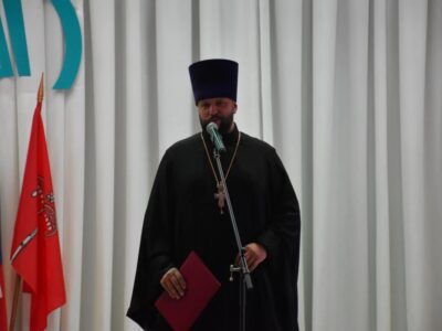 Благочинный I-го Бирюченского округа посетил торжественное мероприятие посвященное Дню российской молодежи