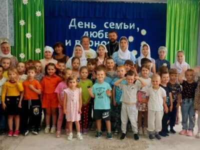 Благочинный I-го Бирюченского округа посетил праздничное мероприятие посвященное дню памяти святых благоверных князя Петра и княгини Февронии Муромских в МБДОУ «Детский сад «Солнышко» города Бирюч