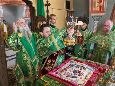 Епископ Валуйский и Алексеевский Савва совершил Божественную Литургию в храме преподобного Сергия Радонежского архиерейского подворья села Агошевка