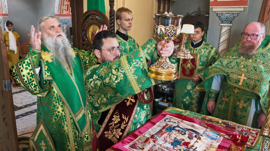 Епископ Валуйский и Алексеевский Савва совершил Божественную Литургию в храме преподобного Сергия Радонежского архиерейского подворья села Агошевка
