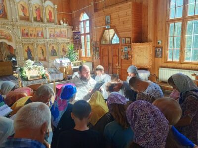 В храме святого апостола Андрея Первозванного села Айдар был совершен молебен перед началом учебного года