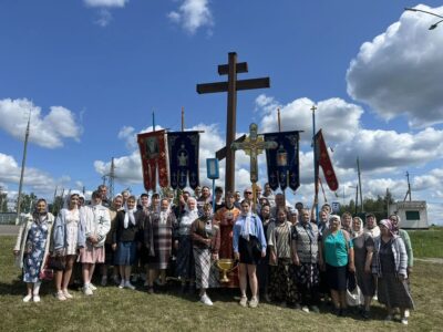 В селе Иловка был совершен крестный ход к поклонному Кресту