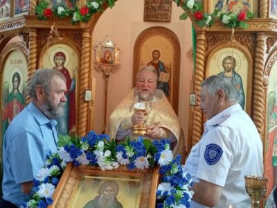Почетный атаман Валуйского городского казачьего общества Центрального казачьего войска помолился за богослужением в казачьем храме ВГКО БОКО ВКО ЦКВ села Селиваново