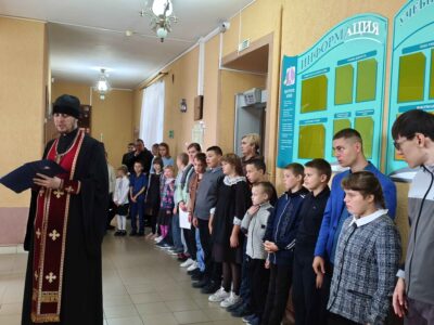 Настоятель храма Усекновения главы Иоанна Предтечи поселка Уразово посетил ГБОУ «Валуйская общеобразовательная школа-интернат №1»