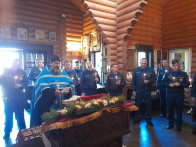 Храм Спаса Нерукотворного поселка Волоконовка посетил личный состав подразделения МЧС поселка Волоконовка