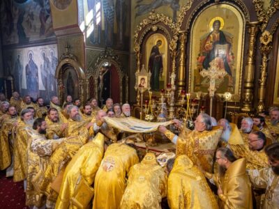 В день празднования 115-летия канонизации святителя Иоасафа, епископа Белгородского, чудотворца, и 35-летия второго обретения его святых мощей Преосвященнейший епископ Савва вместе с духовенством епархии принял участие в торжественном соборном богослужении в Спасо-Преображенском кафедральном соборе города Белгорода