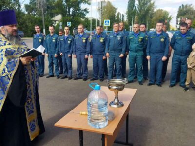 В день празднования иконы Пресвятой Богородицы «Неопалимая Купина» в Пожарно-спасательной части № 34 поселка Ровеньки было совершено молебное пение