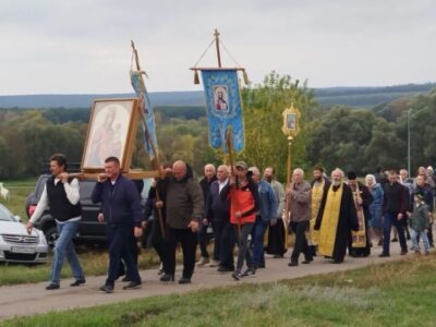 В праздник Воздвижения Честного и Животворящего Креста Господня в Красногвардейском округе прошли традиционные крестные ходы