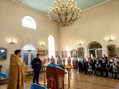 Ученики МОУ «Должанская СОШ» приняли участие в богослужении в храме Святого апостола и евангелиста Иоанна Богослова села Долгое