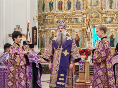 Преосвященнейший епископ Савва совершил особое богослужение «Последование молебнаго пения о сущих в скорбях и различных обстояниях с молитвами о без вести пропавших»