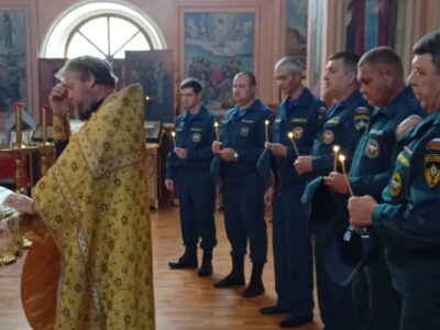 В Свято-Митрофановском храме города Бирюч состоялся молебен перед иконой «Неопалимая Купина» с участием личного состава МЧС по Красногвардейскому округу