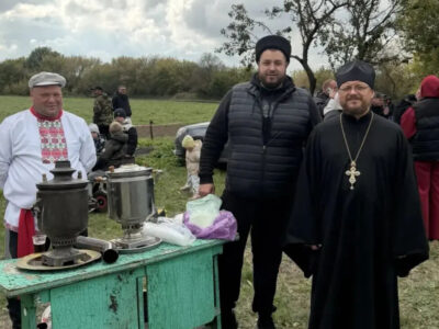 Настоятель храма Рождества Пресвятой Богородицы города Бирюч посетил праздничное мероприятие любителей лошадей