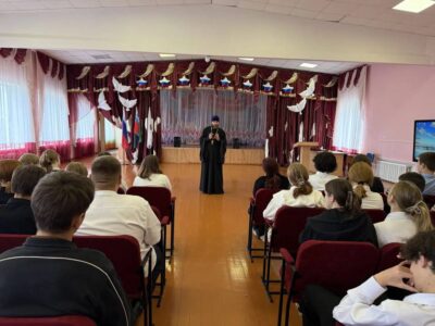 Руководитель Миссионерского отдела Валуйской епархии посетил ОГБОУ «Вейделевская СОШ»