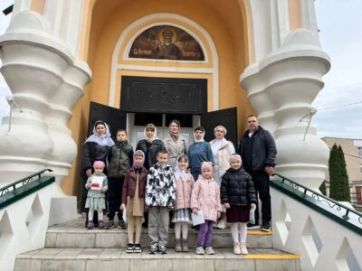 Воспитанники детского сада № 5 «Звездочка» города Валуйки вместе с родителями совершили экскурсию в Никольский храм города Валуйки