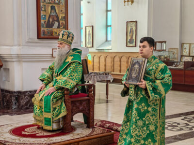 Епископ Валуйский и Алексеевский Савва совершил Божественную Литургию в Свято-Николаевском кафедральном соборе города Валуйки