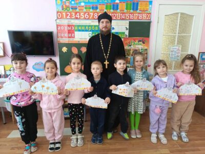 Настоятель Свято-Никольского храма села Николаевка провел занятия в православных группах при детском саду МБДОУ «ЦРР-ДС «Радуга»»