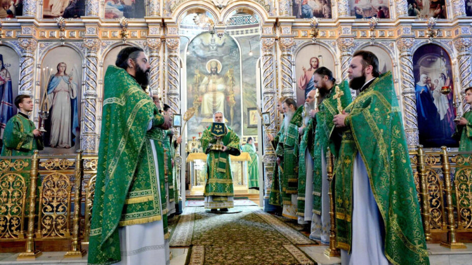 Преосвященнейший епископ Савва принял участие в соборном богослужении в Задонском Рождество-Богородицком мужском монастыре